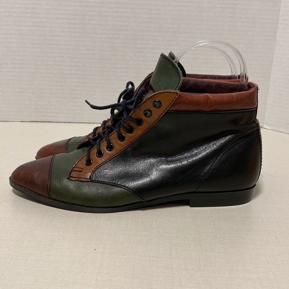 Footgear - 80's Inspired Lace up Flat Boot - Picture 6 of 11